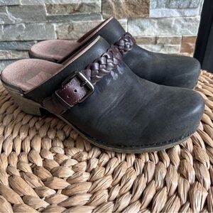 Dansko Melanie Clogs Black Nubuck Leather Braided Buckle Mules Shoes Sz 39 8